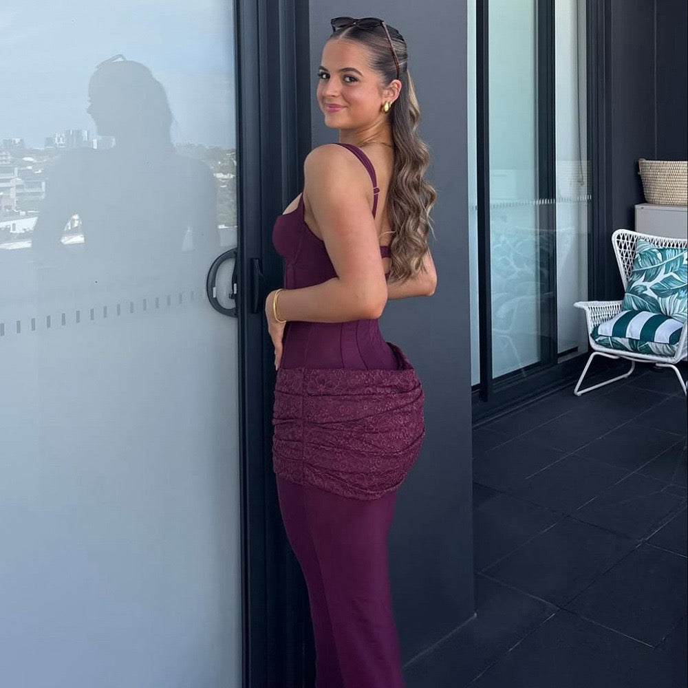 שמלת מקסי צמודה בד מחטב בעיצוב קיפולי תחרה - BAR