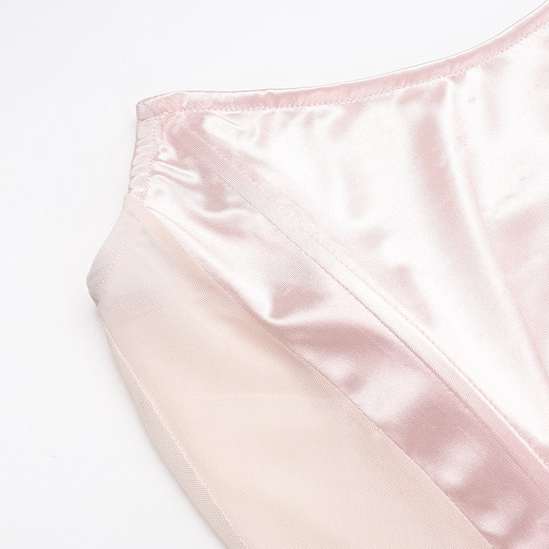 שמלת מקסי סטרפלס סאטן בעיצוב קיפולים ושסע בעיטור פרח - ג׳וייס