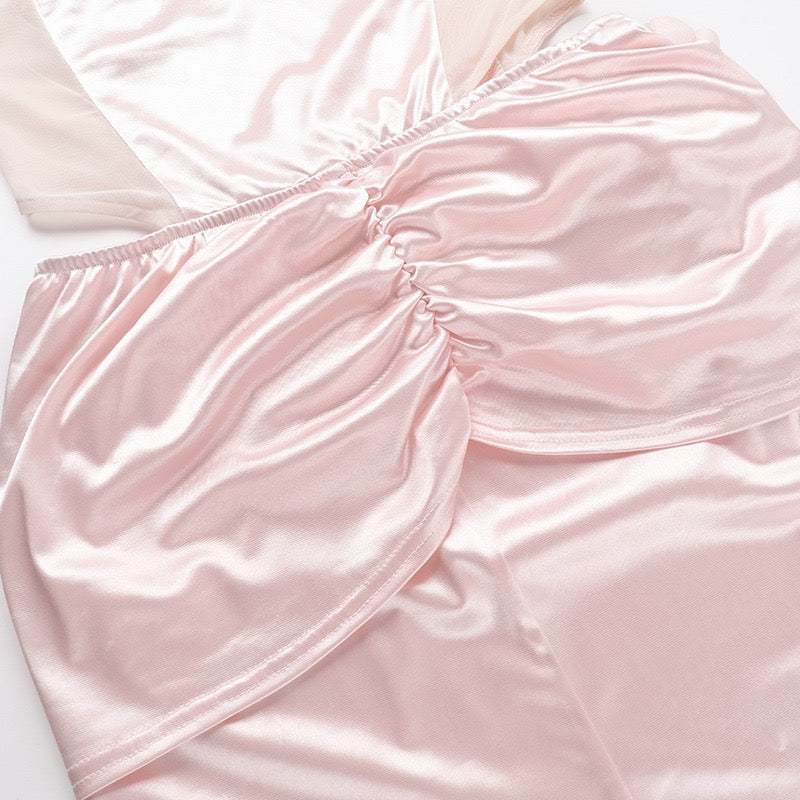 שמלת מקסי סטרפלס סאטן בעיצוב קיפולים ושסע בעיטור פרח - ג׳וייס