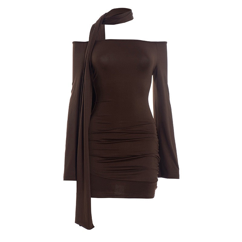 שמלת מיני כתפיים חשופות בעיטור צעיף - אור