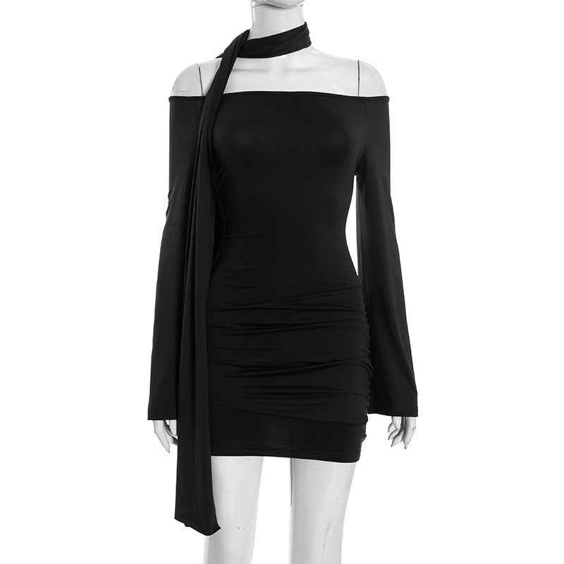 שמלת מיני כתפיים חשופות בעיטור צעיף - אור