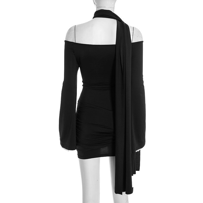 שמלת מיני כתפיים חשופות בעיטור צעיף - אור