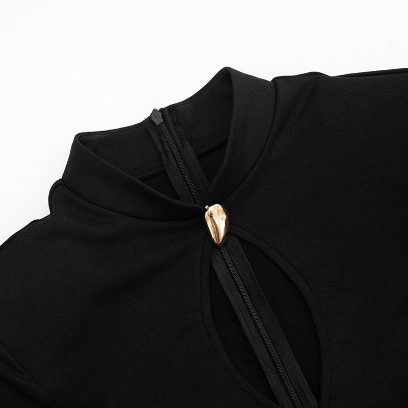 שמלת מיני בעיצוב אבזמים ופתחים  -  שרה אל