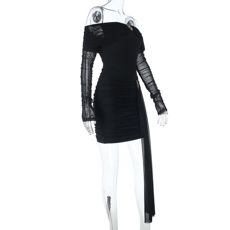 שמלת מיני כיווצים כתפיים חשופות בעיצוב שיפון בעיטור אבזמים - מליסה