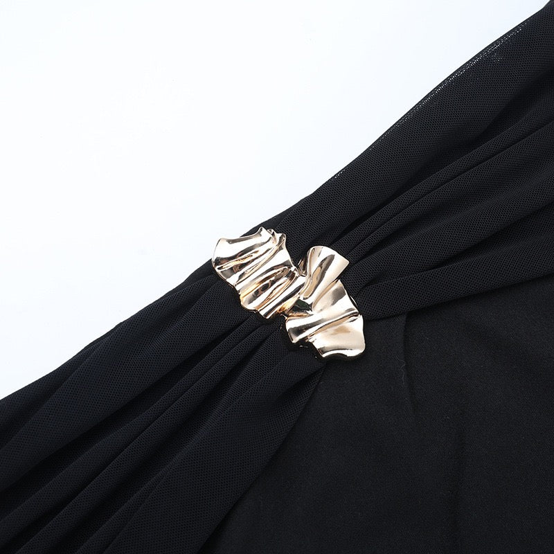 שמלת מיני כיווצים כתפיים חשופות בעיצוב שיפון בעיטור אבזמים - מליסה