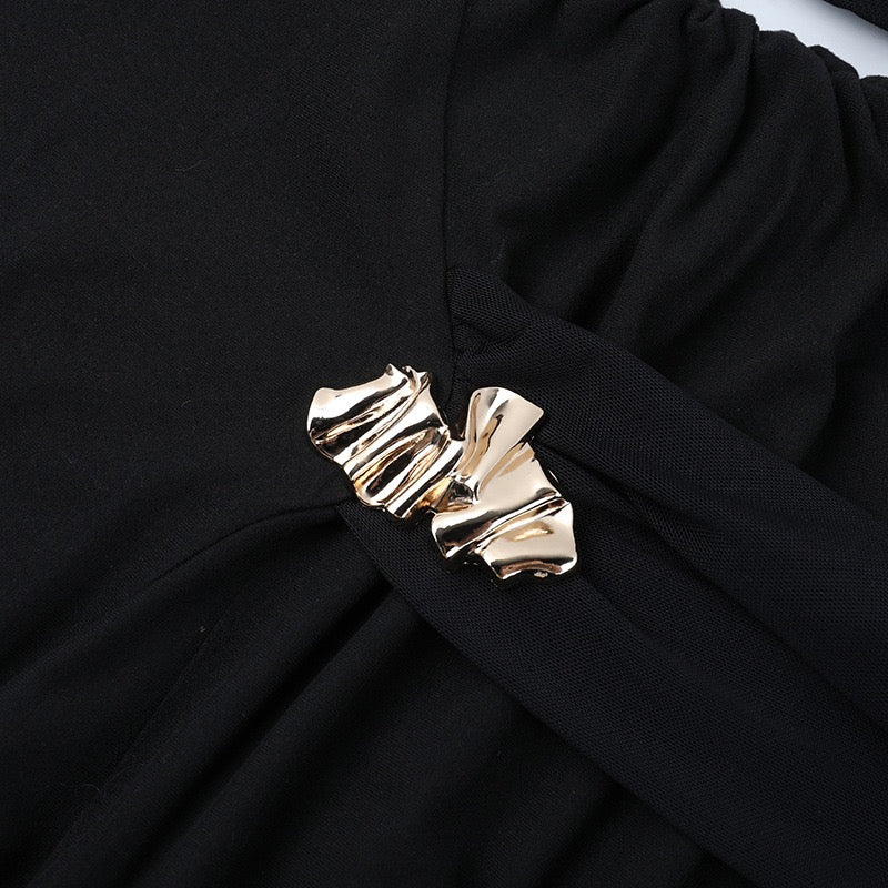 שמלת מיני כיווצים כתפיים חשופות בעיצוב שיפון בעיטור אבזמים - מליסה