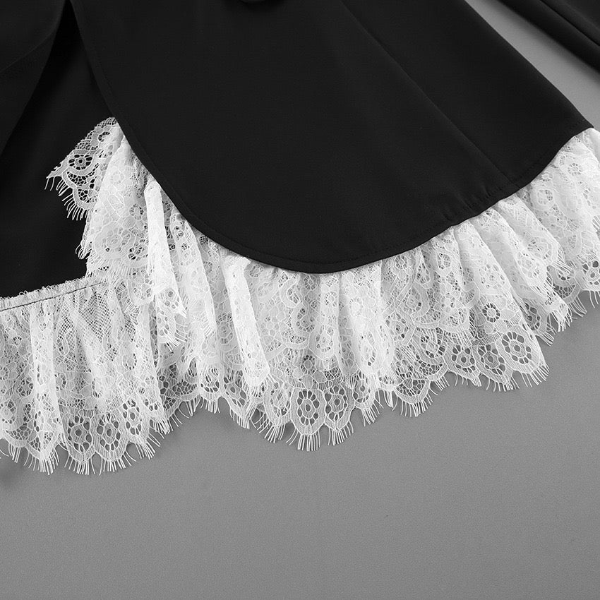 שמלת מיני מחויטת בעיצוב אלגנטי סגירת כפתורים בעיטור תחרה - יאנה