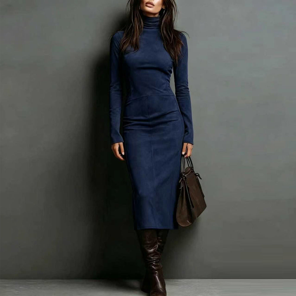 שמלת מקסי צמודה בבד זמש עם צווארון גולף - ORIETTA