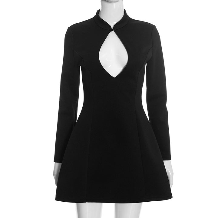 שמלת מיני צווארון עומד עם חיתוך טיפה בחזה - BAREL