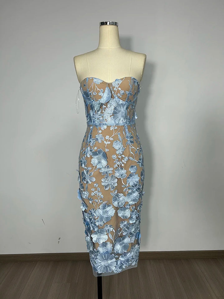 שמלת מידי סטרפלס בעיצוב רקמת פרחים - מוריה