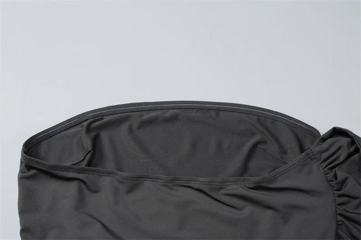 שמלת מקסי בעיצוב כתפיה אחת ושסע בעיטור כיווצים ואבזם - וולדה