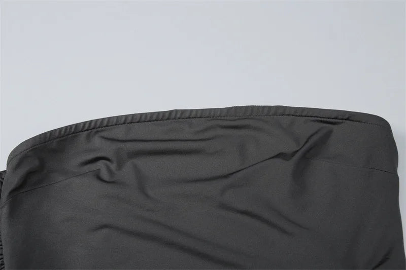 שמלת מקסי בעיצוב כתפיה אחת ושסע בעיטור כיווצים ואבזם - וולדה