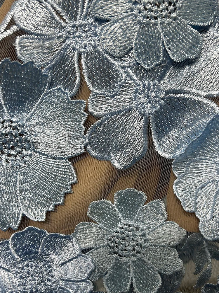 שמלת מידי סטרפלס בעיצוב רקמת פרחים - מוריה