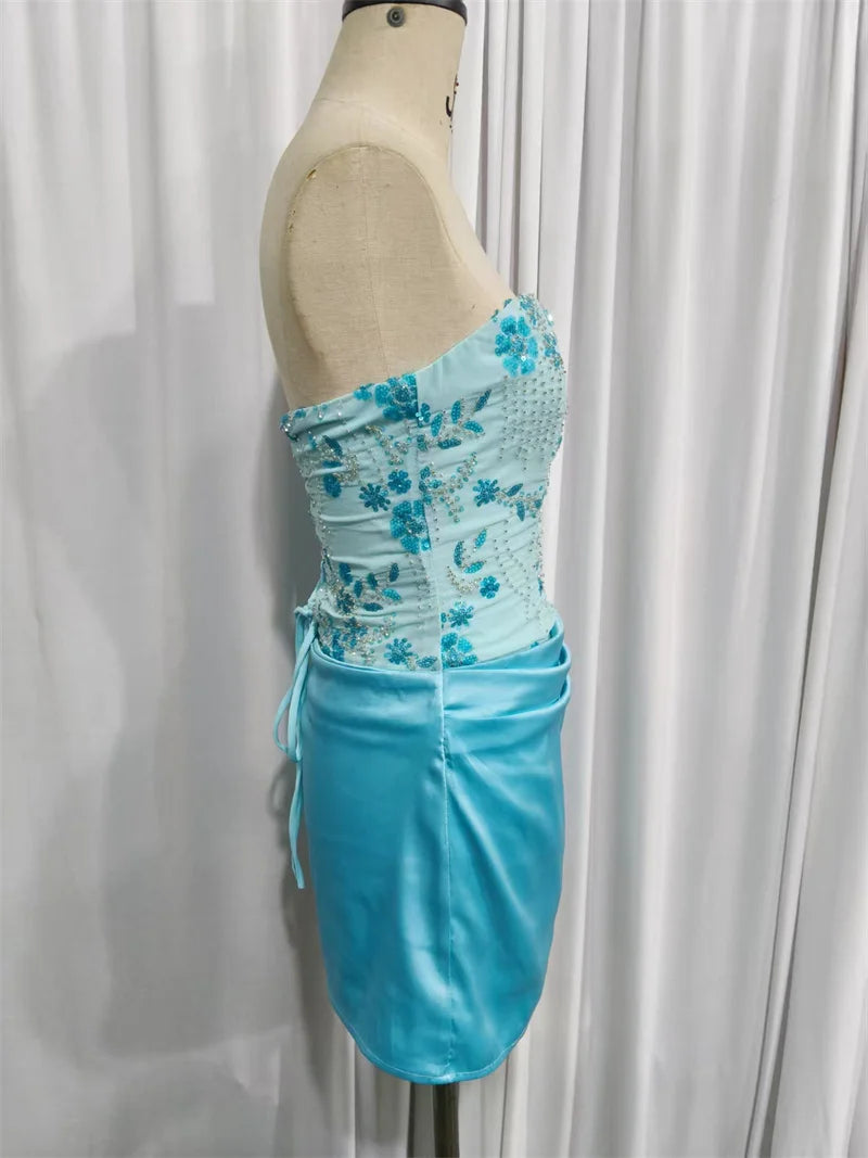 שמלת מיני סטרפלס סאטן בעיצוב קשירה בגב להצמדה במותן בעיטור פייטים וחרוזים - מורל