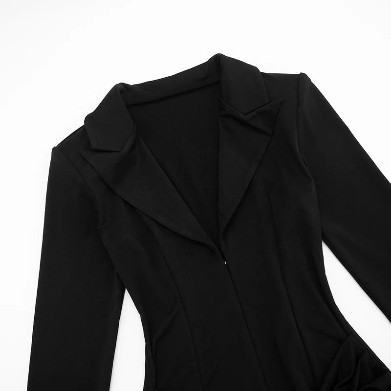 שמלת מיני מחויטת בעיצוב סגירת סיכות וקיפולים - מוס