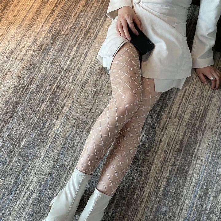 גרביונים במגוון טקסטורות וגוונים: תחרה / לבבות / פפיונים / פרפרים / רשת / זרקונים / כוכבים