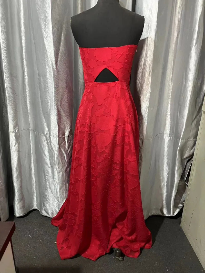 שמלת מקסי סטרפלס בעיצוב רקמת פרחים ושסע - פלורה