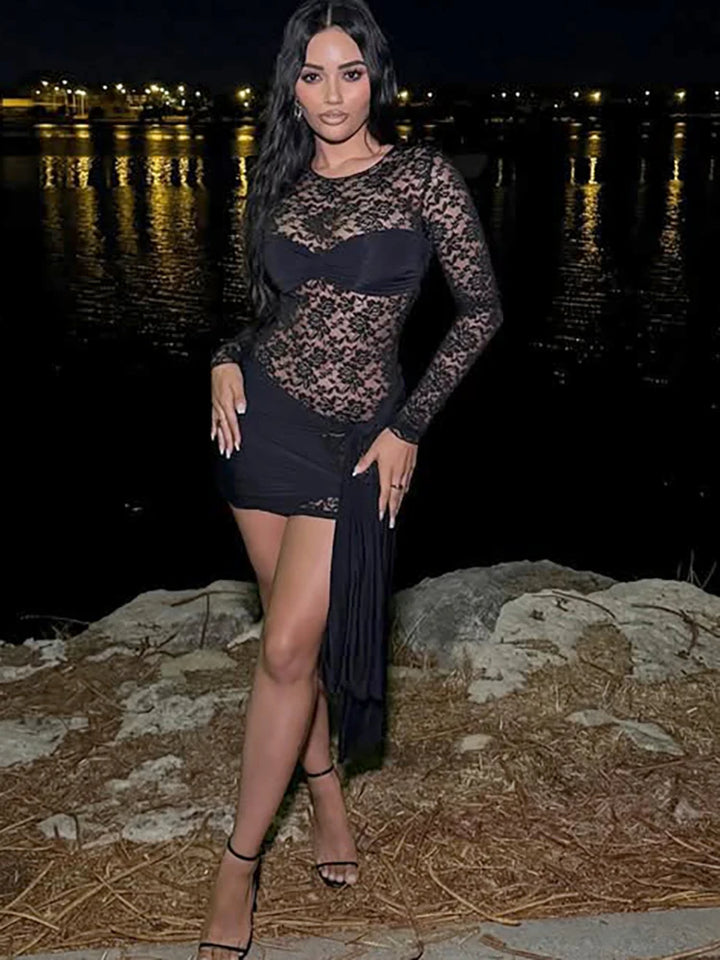 שמלת מיני תחרה בעיצוב כיווצים וקשירה - ליב