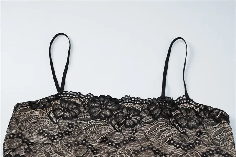 שמלת מידי צמודה בעיצוב פייטים מנומר ותחרה - רוקסי