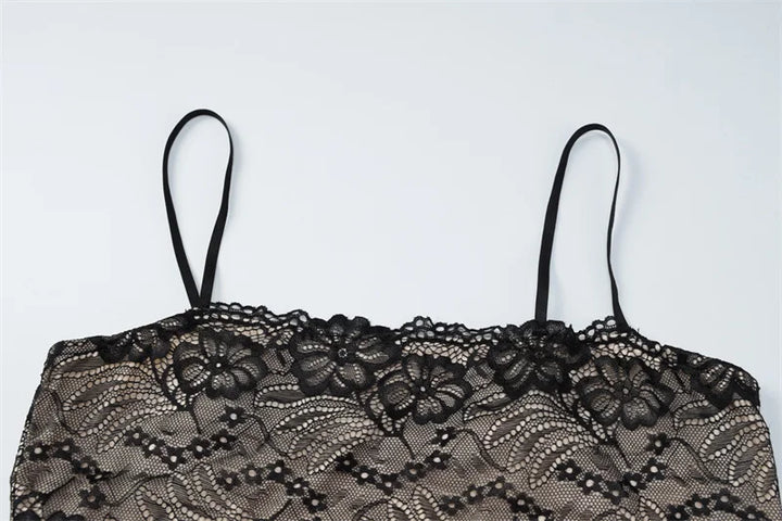 שמלת מידי צמודה בעיצוב פייטים מנומר ותחרה - רוקסי