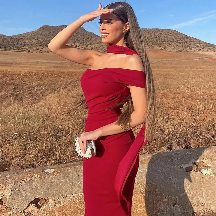 שמלת מקסי סטרפלס בעיצוב כתפייה אחת נופלת בעיטור צעיף תואם - ריינה
