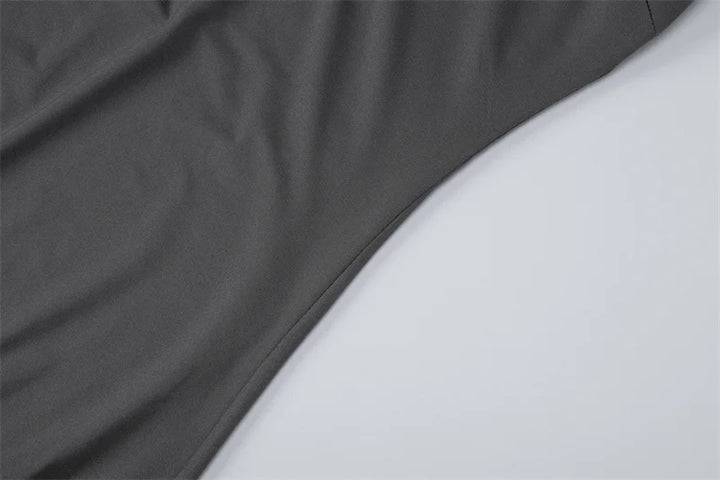 שמלת מקסי בעיצוב כתפיה אחת ושסע בעיטור כיווצים ואבזם - וולדה