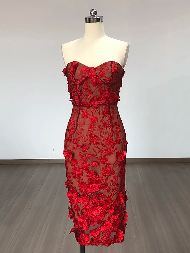 שמלת מידי סטרפלס בעיצוב רקמת פרחים - מוריה