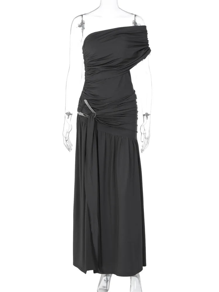 שמלת מקסי בעיצוב כתפיה אחת ושסע בעיטור כיווצים ואבזם - וולדה