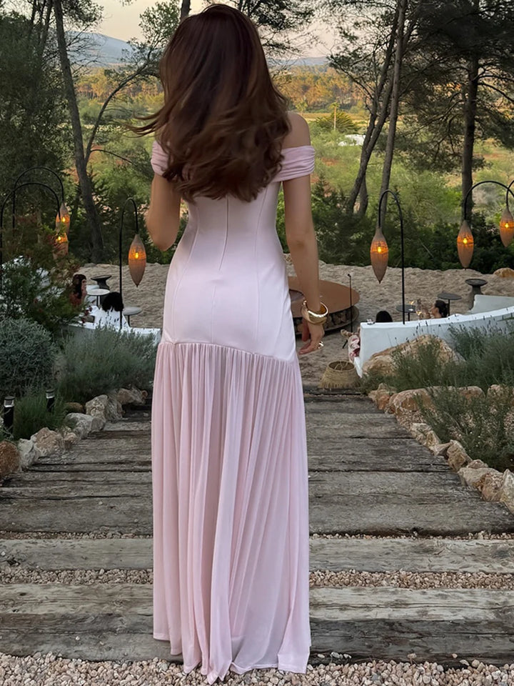 שמלת מקסי כתפיים חשופות בעיצוב שיפון בעיטור אבזם פרח זהב - אנג'לה