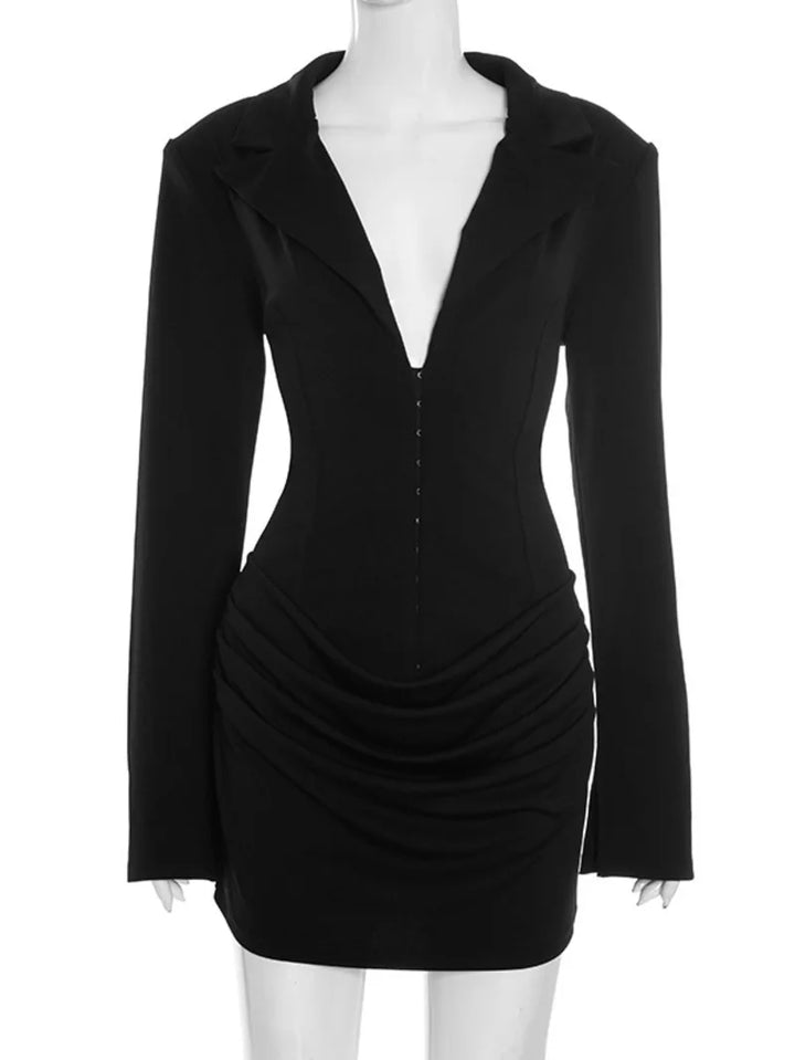 שמלת מיני מחויטת בעיצוב סגירת סיכות וקיפולים - מוס