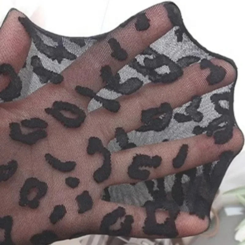 גרביון שקוף בעיצוב מנומר