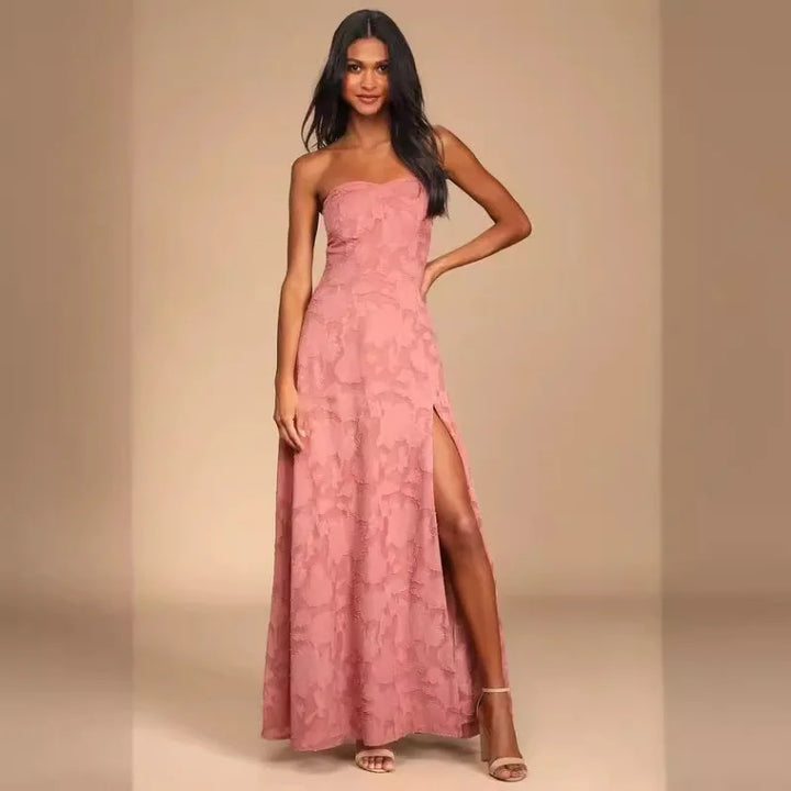 שמלת מקסי סטרפלס בעיצוב רקמת פרחים ושסע - פלורה