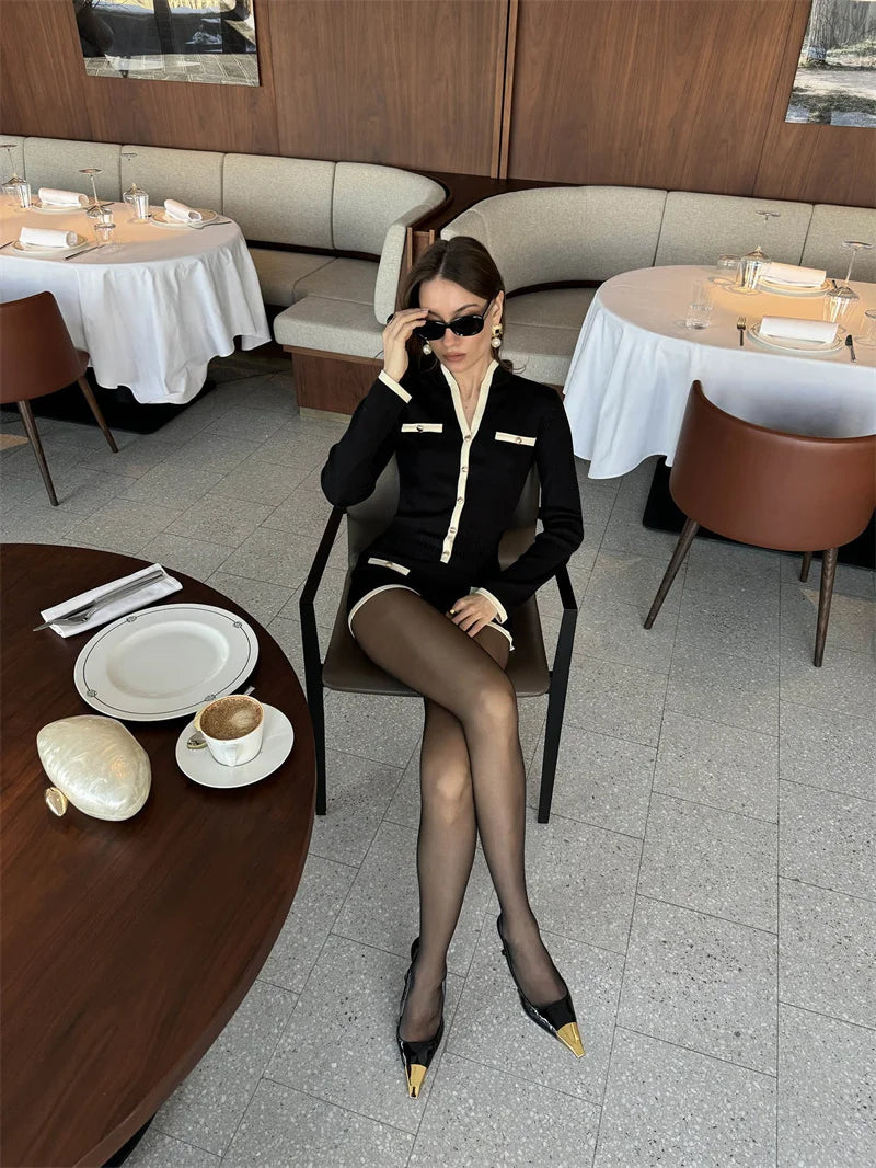 חליפת שני חלקים סרוגה בעיצוב קלאסי מחויט סריג ומכנסיים קצרים - אלנה