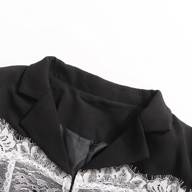 בלייזר מחויט בעיטור תחרה - רוסי