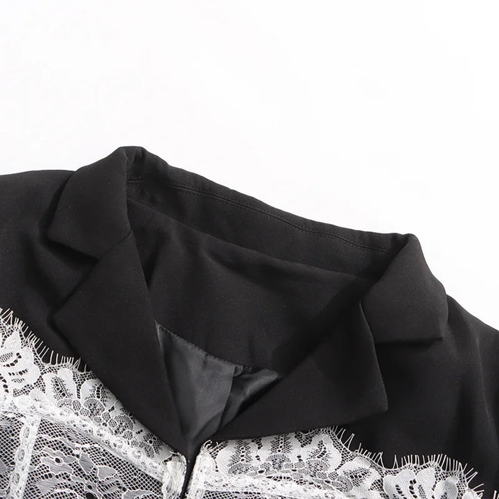 בלייזר מחויט בעיטור תחרה - רוסי