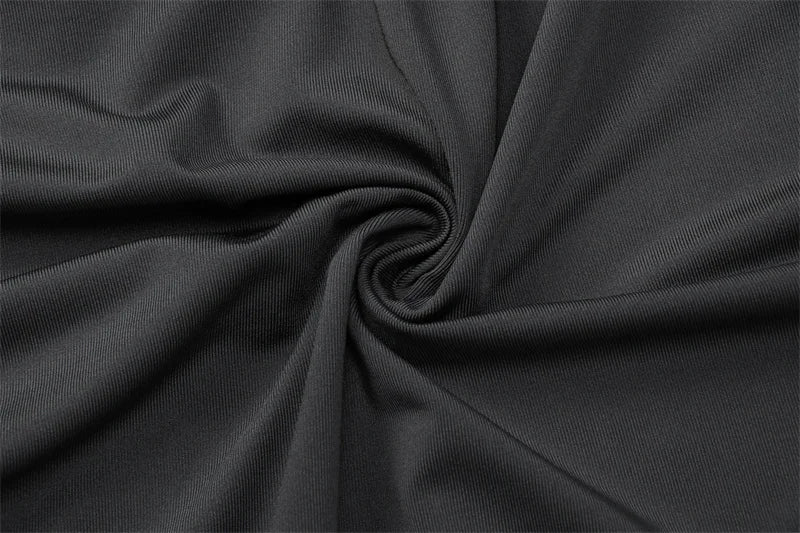 שמלת מקסי בעיצוב כתפיה אחת ושסע בעיטור כיווצים ואבזם - וולדה