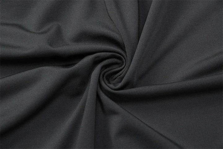 שמלת מקסי בעיצוב כתפיה אחת ושסע בעיטור כיווצים ואבזם - וולדה