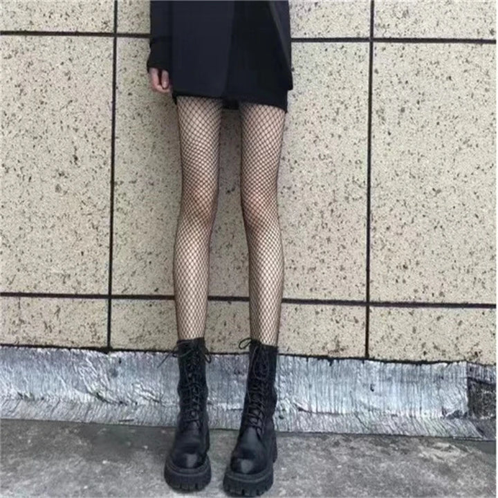 גרביונים במגוון טקסטורות וגוונים: תחרה / לבבות / פפיונים / פרפרים / רשת / זרקונים / כוכבים