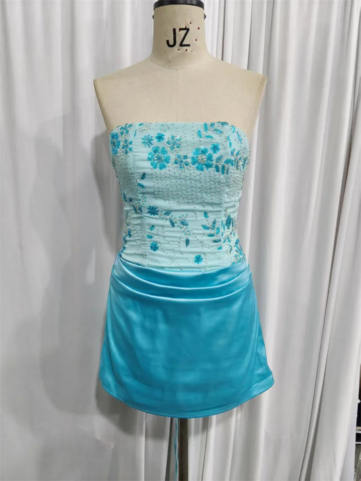 שמלת מיני סטרפלס סאטן בעיצוב קשירה בגב להצמדה במותן בעיטור פייטים וחרוזים - מורל