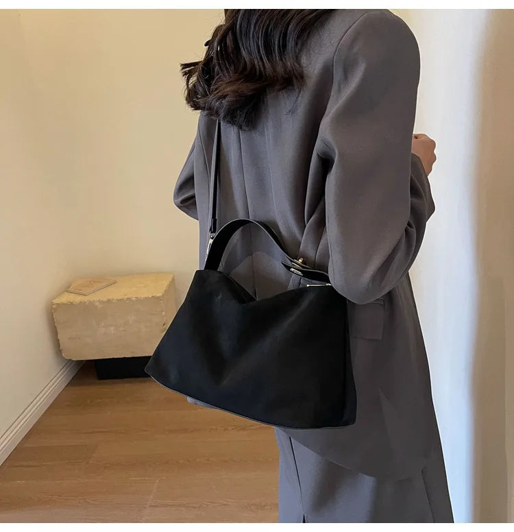 תיק זמש בעיצוב קלאסי