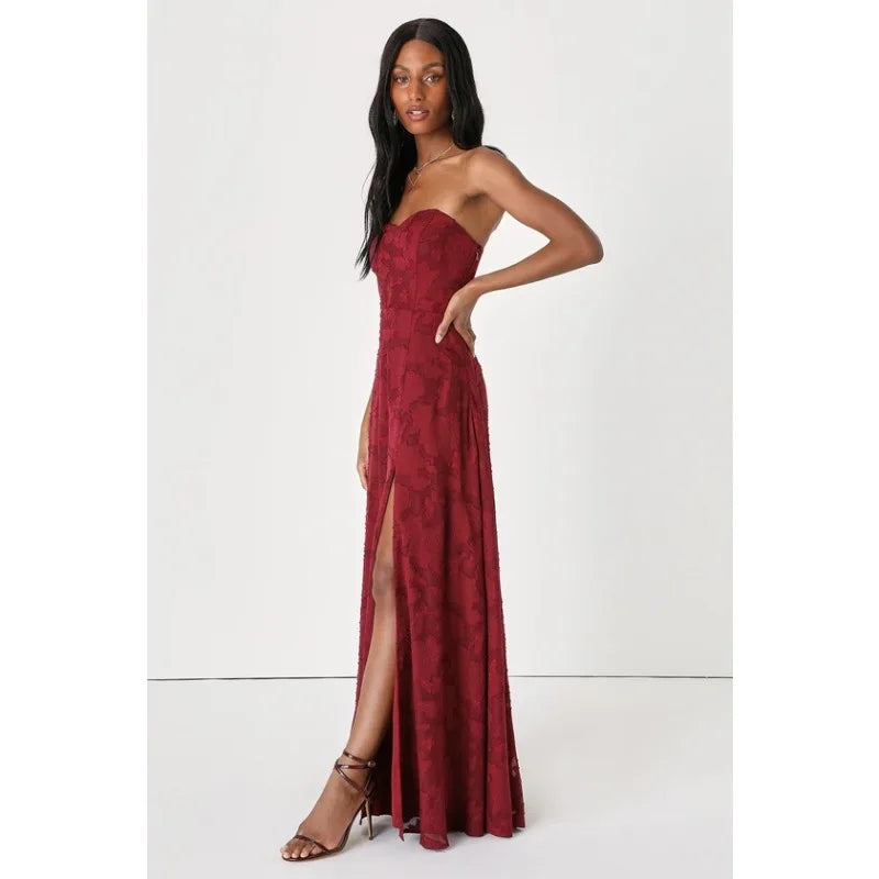 שמלת מקסי סטרפלס בעיצוב רקמת פרחים ושסע - פלורה