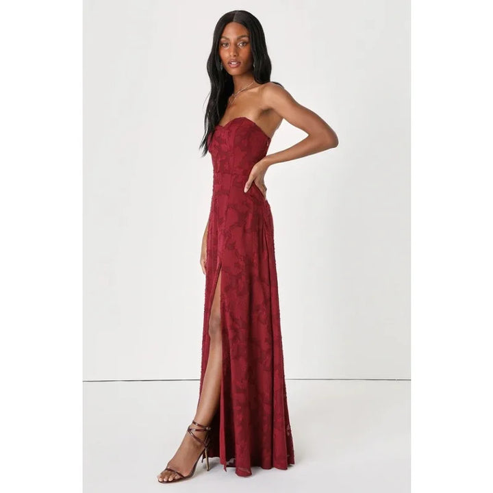 שמלת מקסי סטרפלס בעיצוב רקמת פרחים ושסע - פלורה