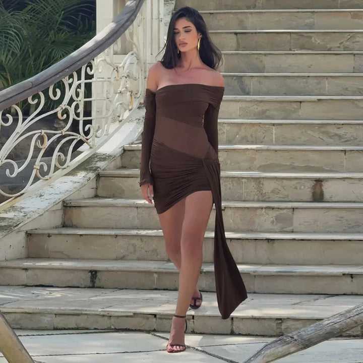 שמלת מיני כיווצים צמודה כתפיים שופות בעיצוב רשת בעיטור שובל - נס