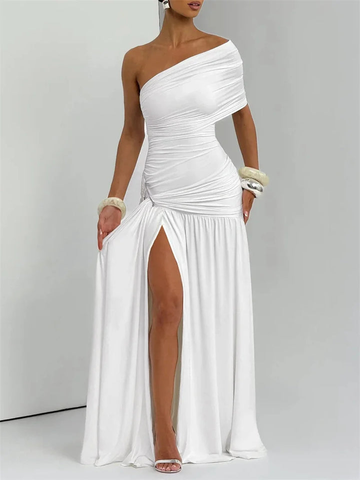 שמלת מקסי בעיצוב כתפיה אחת ושסע בעיטור כיווצים ואבזם - וולדה