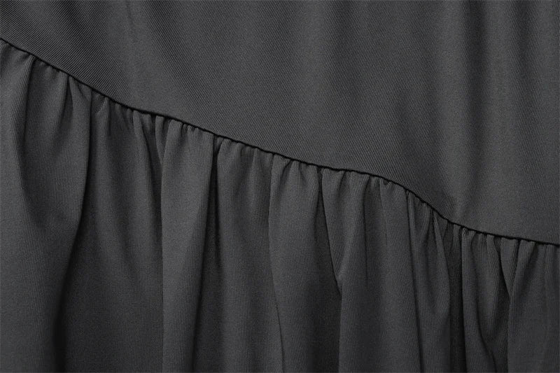 שמלת מקסי בעיצוב כתפיה אחת ושסע בעיטור כיווצים ואבזם - וולדה