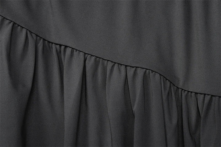 שמלת מקסי בעיצוב כתפיה אחת ושסע בעיטור כיווצים ואבזם - וולדה