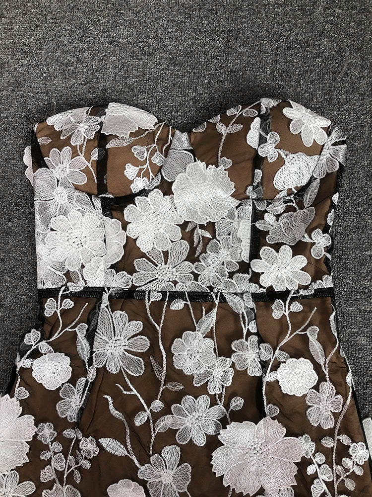 שמלת מידי סטרפלס בעיצוב רקמת פרחים - מוריה