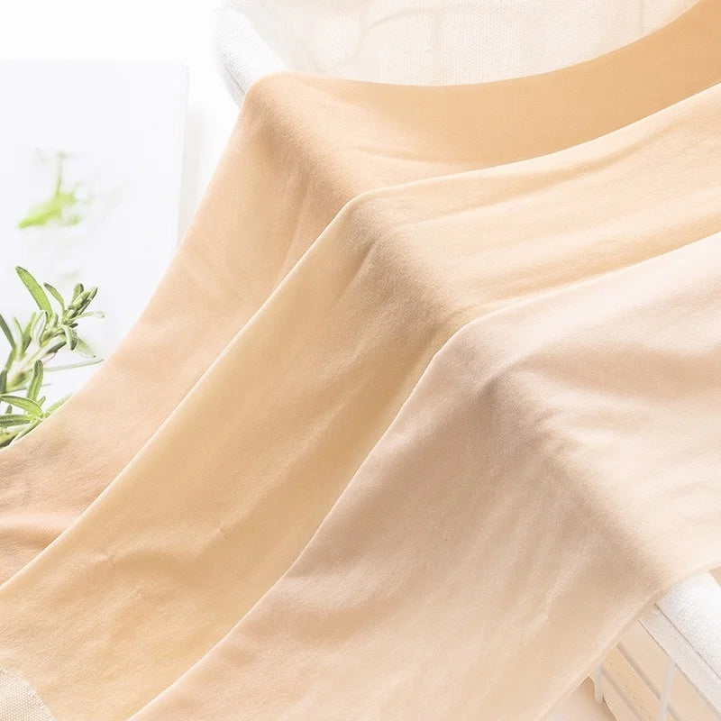 גרביונים 30 דנייר נמתחים מאוד - עמידים בפני קרעים