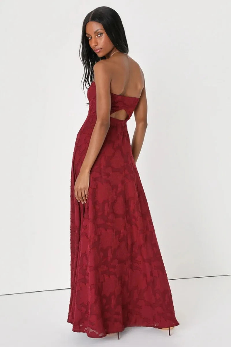 שמלת מקסי סטרפלס בעיצוב רקמת פרחים ושסע - פלורה