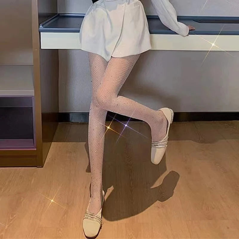 גרביונים במגוון טקסטורות וגוונים: תחרה / לבבות / פפיונים / פרפרים / רשת / זרקונים / כוכבים